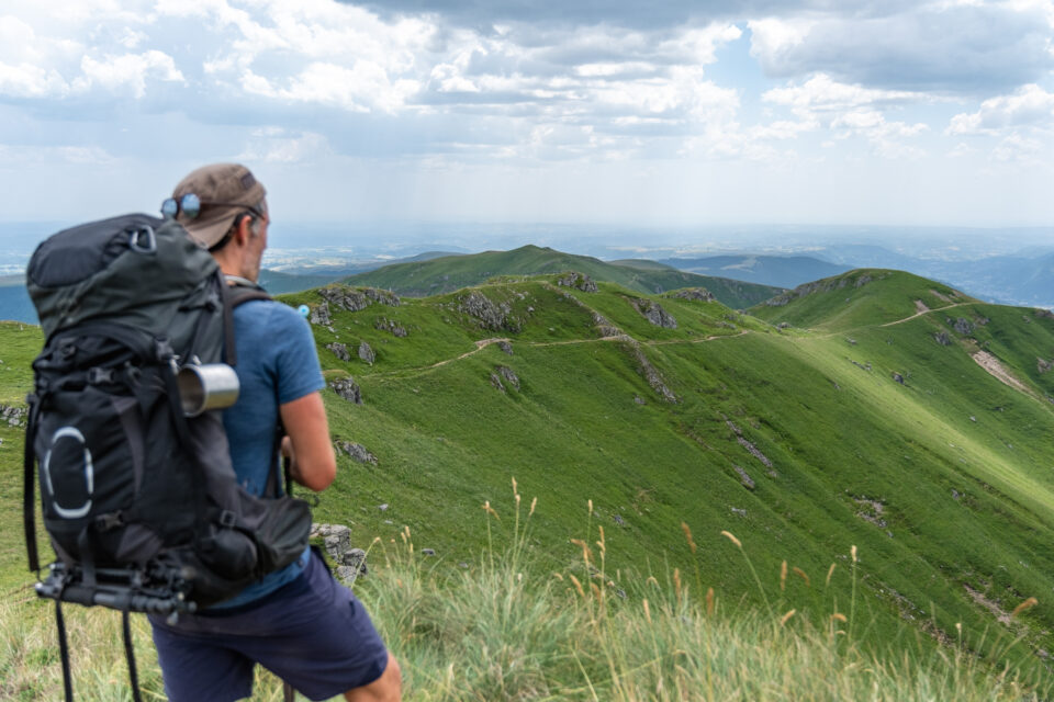 GR400 : vue Plomb du Cantal crêtes