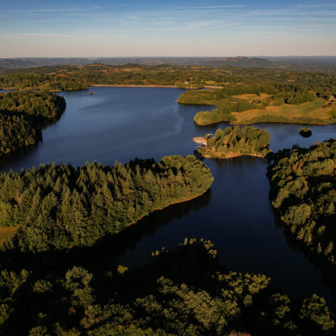 Lacs en Sumène-Artense : Lac de Lastioulle et de la Crégut
